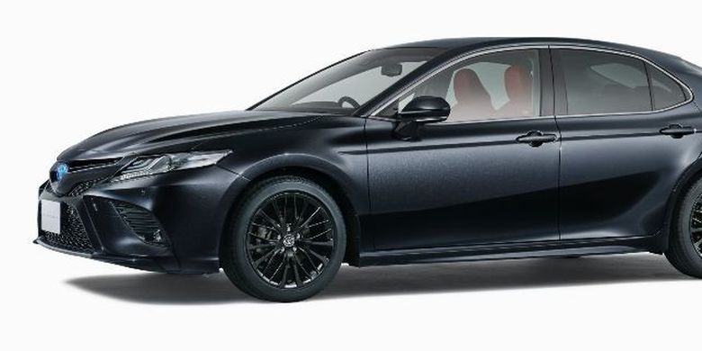 Rayakan Hari Jadi Ke-40, Toyota Luncurkan Camry Black Edition